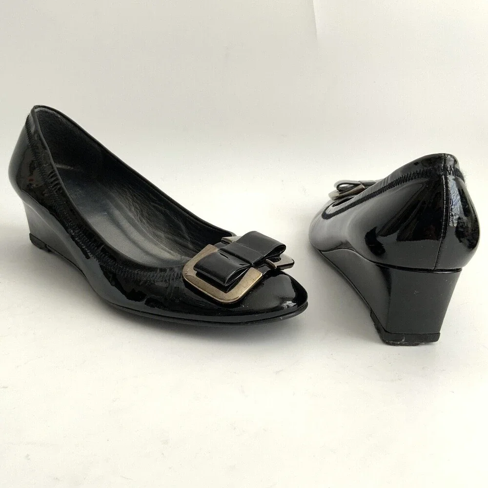 Stuart Weitzman Patent Leather Bow Front Wedge Black 7 - Picture 3 of 12